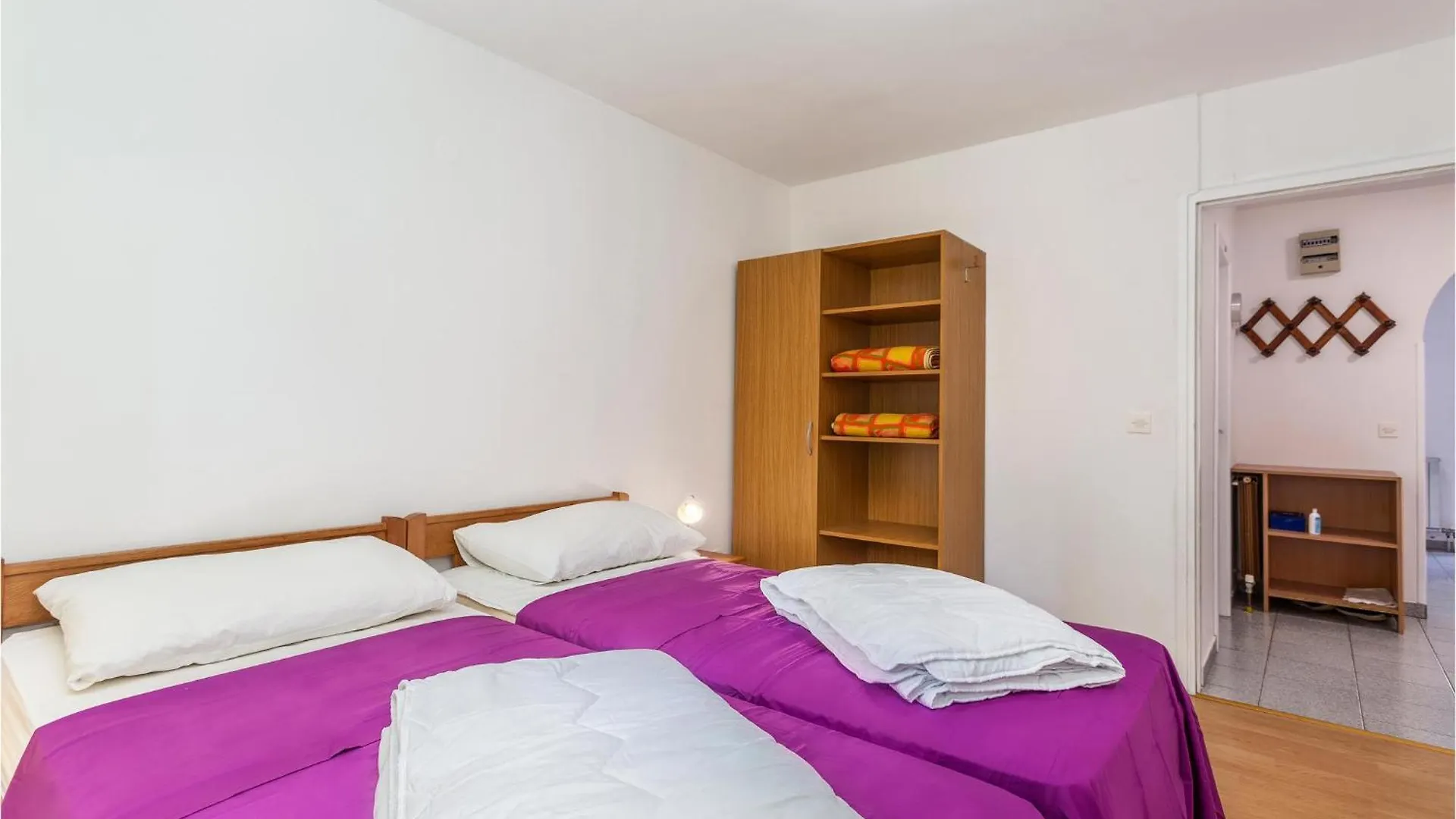 Cozy Apartment In Malinska With Kitchen