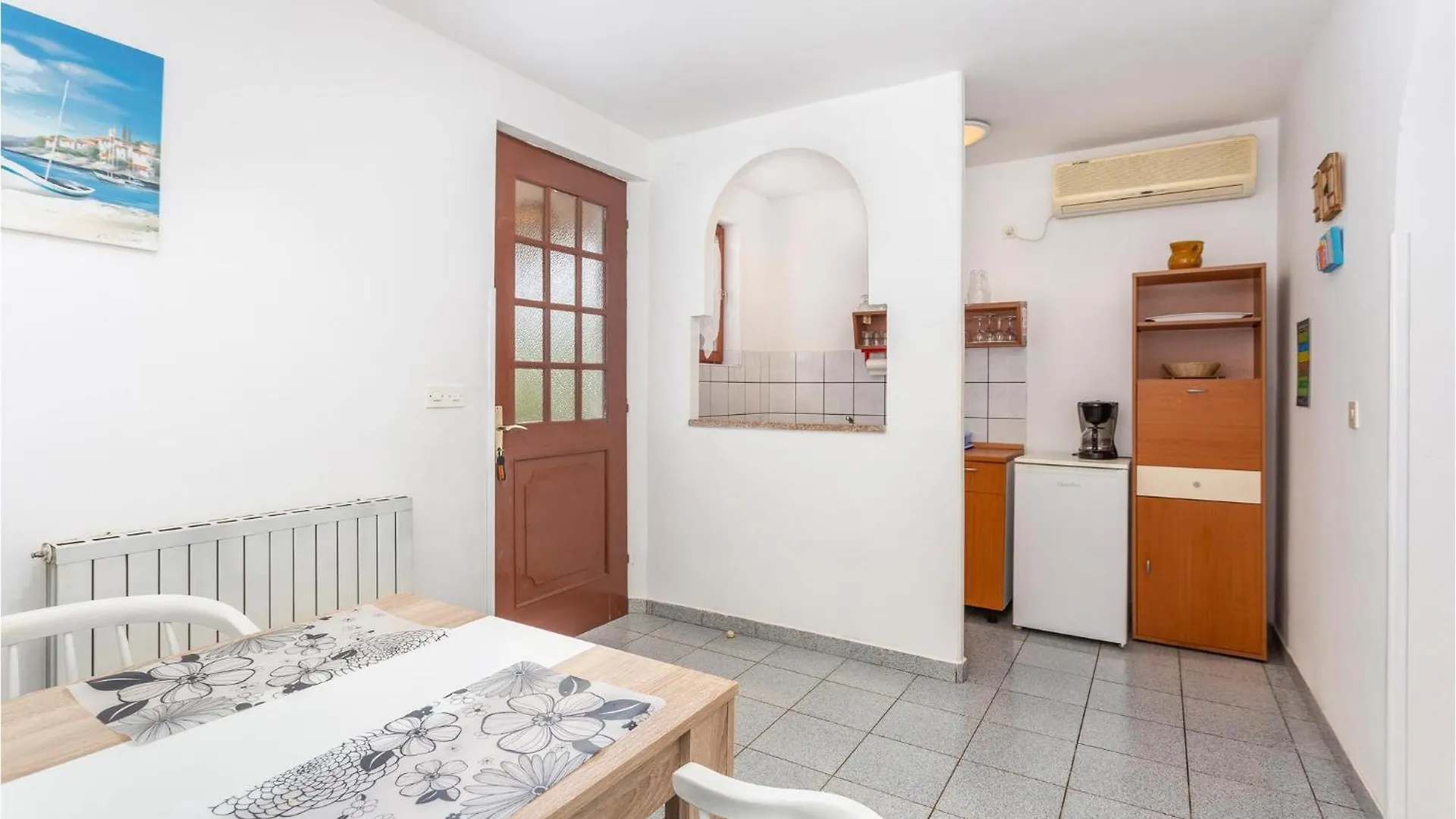 Cozy Apartment In Malinska With Kitchen 0*,
