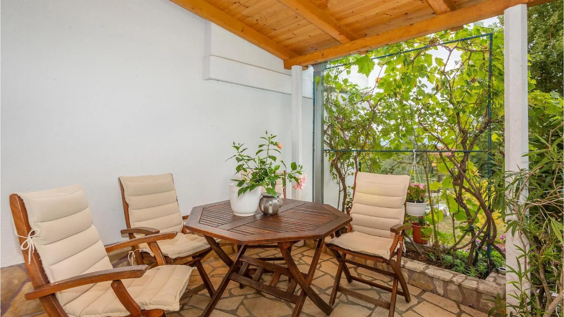 Cozy Apartment In Malinska With Kitchen 0*,  كرواتيا