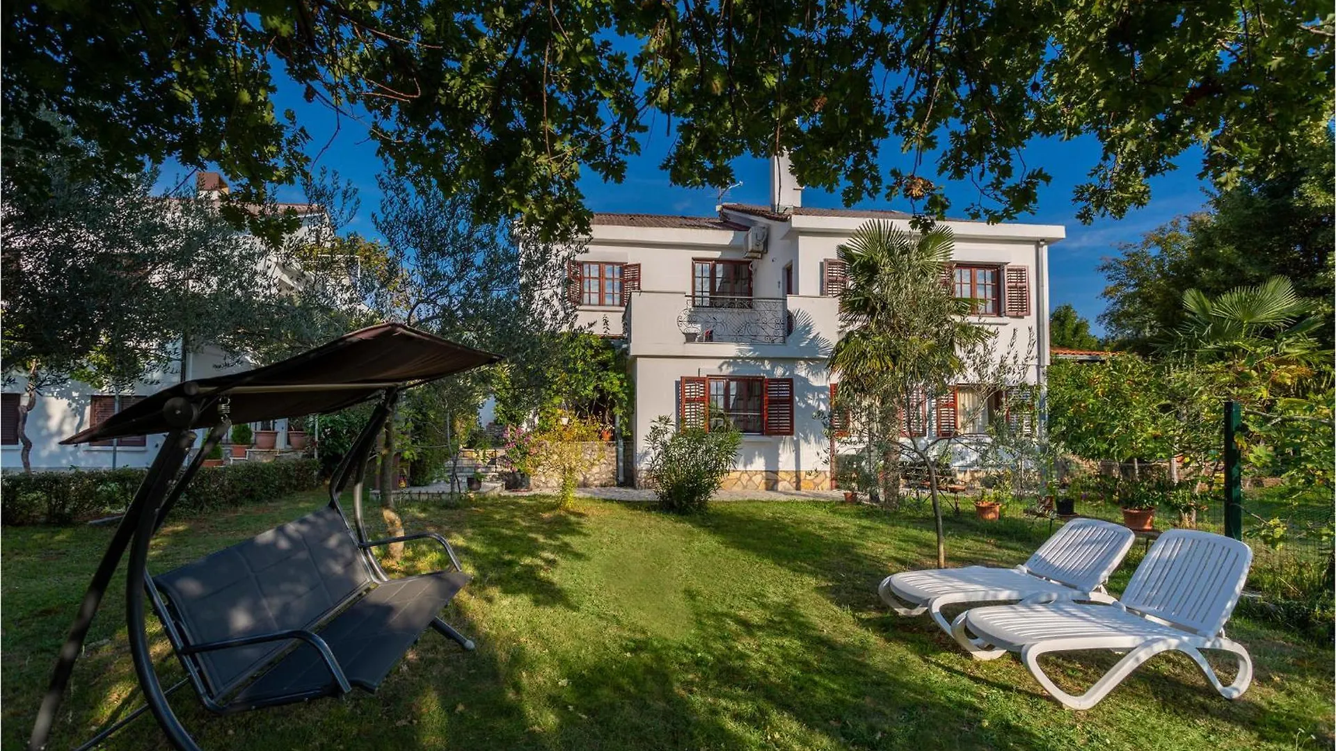 Cozy Apartment In Malinska With Kitchen