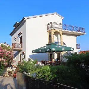 Apartman Kamelija, Malinska