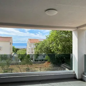 Apartman Grgic On The Adress Branka Fucica 96, Malinska